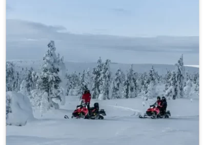 Moto neige Laponie